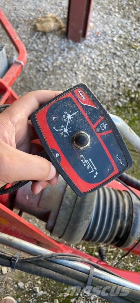 Kuhn GA 6632 ウィンドローア/レーキ