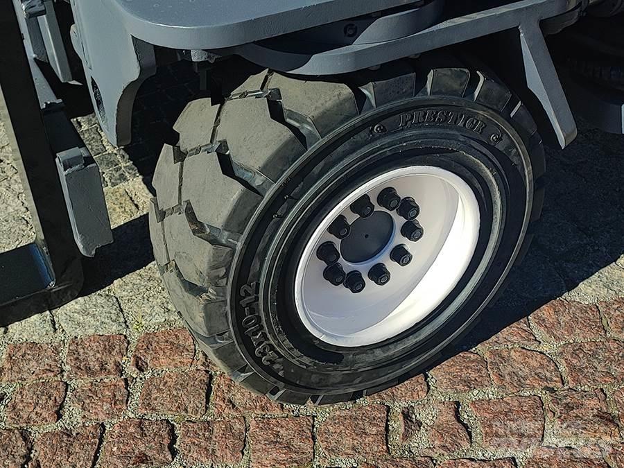 Combilift C5000XL 全方向リーチ型フォークリフト