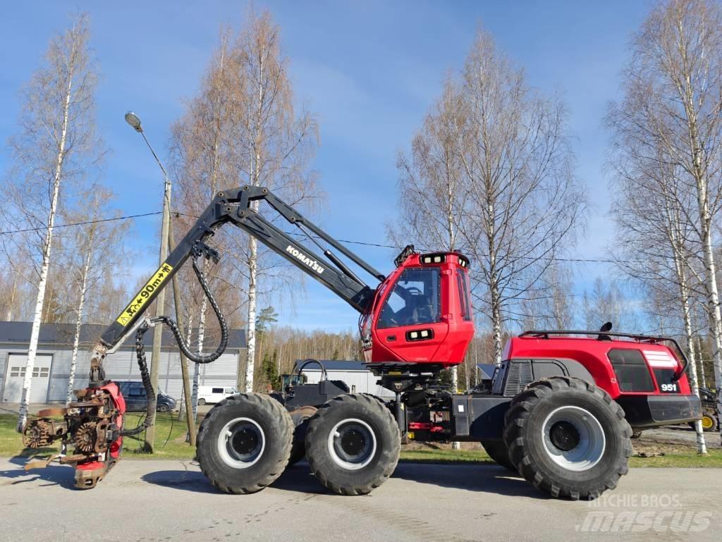 Komatsu 951 ハーベスター