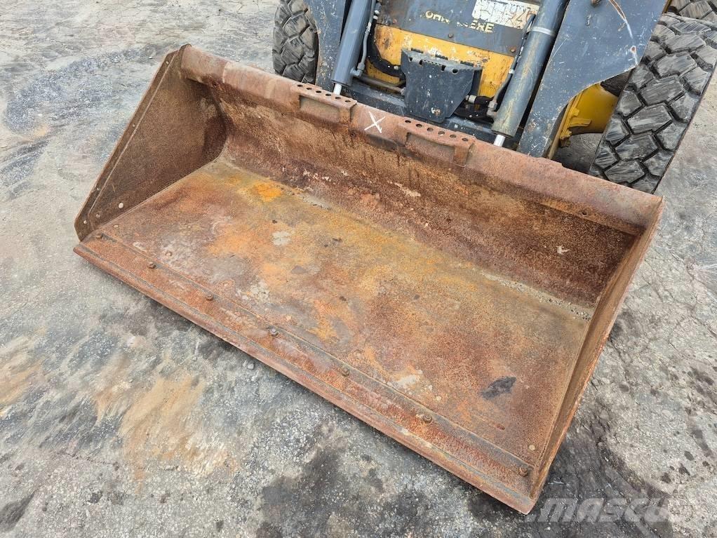 John Deere 312 スキッドステアローダー