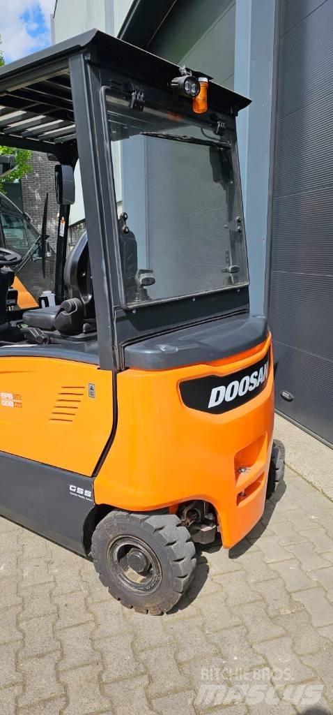 Doosan B 30 X-7 バッテリーフォークリフト