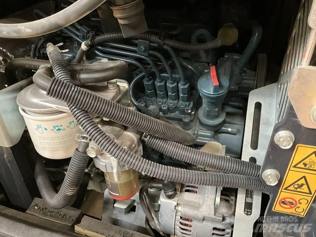 Kubota KX 030-4 ミニ油圧ショベル 7t以下（ミニユンボ・ミニディガー）