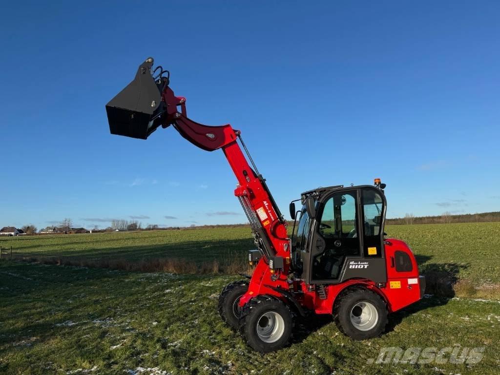  Max Loader 810 T ミニローダー