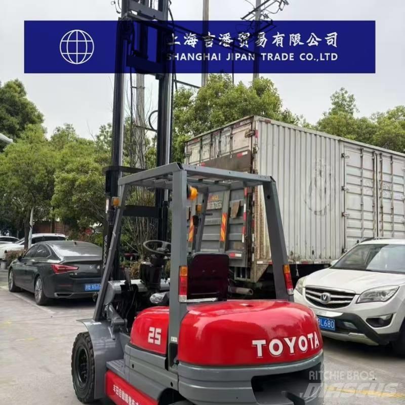 Toyota FD 25 ディーゼル・軽油