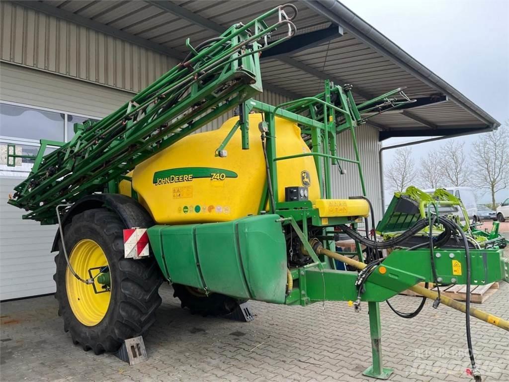 John Deere 740 牽引型スプレイヤー