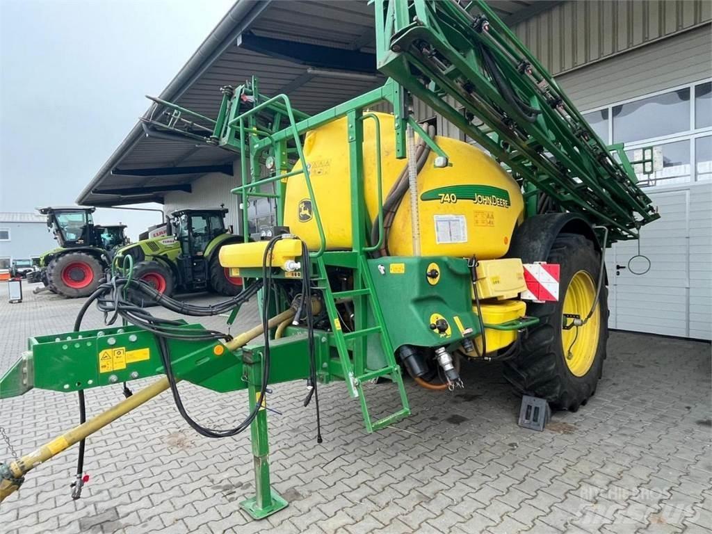 John Deere 740 牽引型スプレイヤー