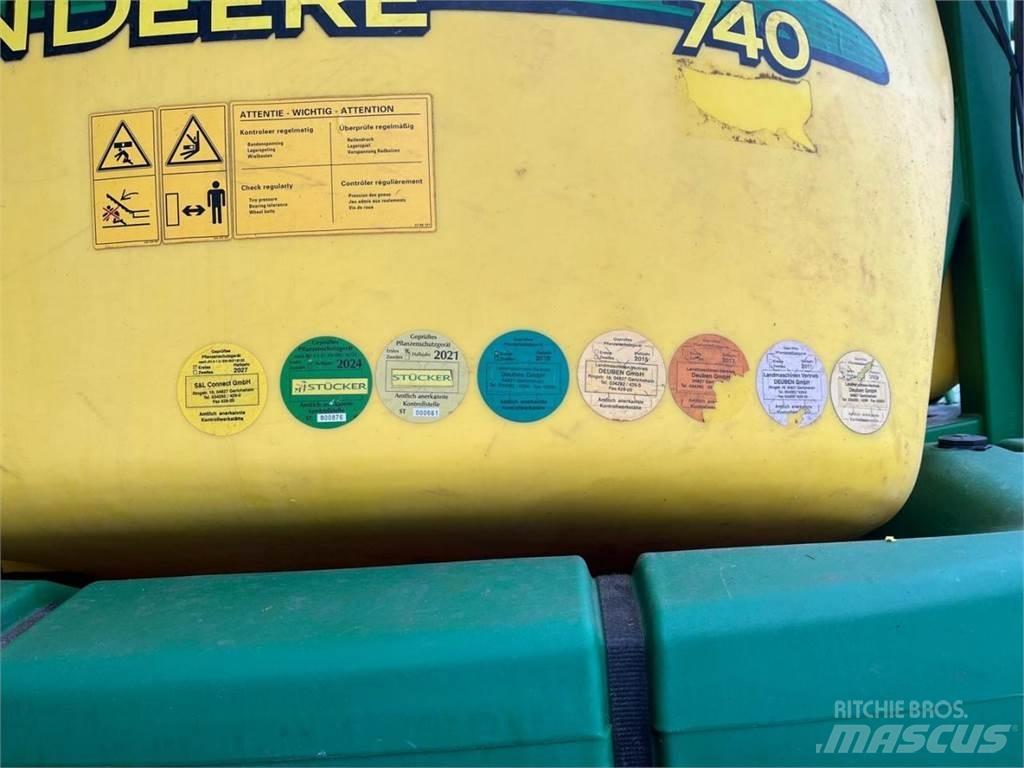John Deere 740 牽引型スプレイヤー