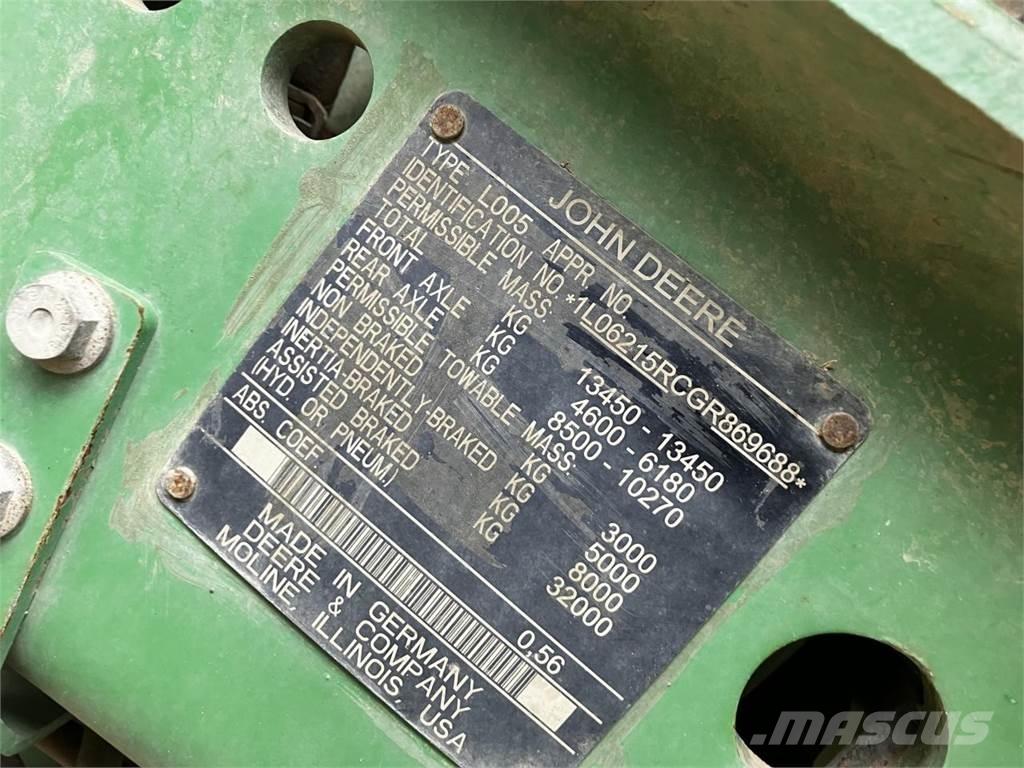 John Deere 6215R トラクター