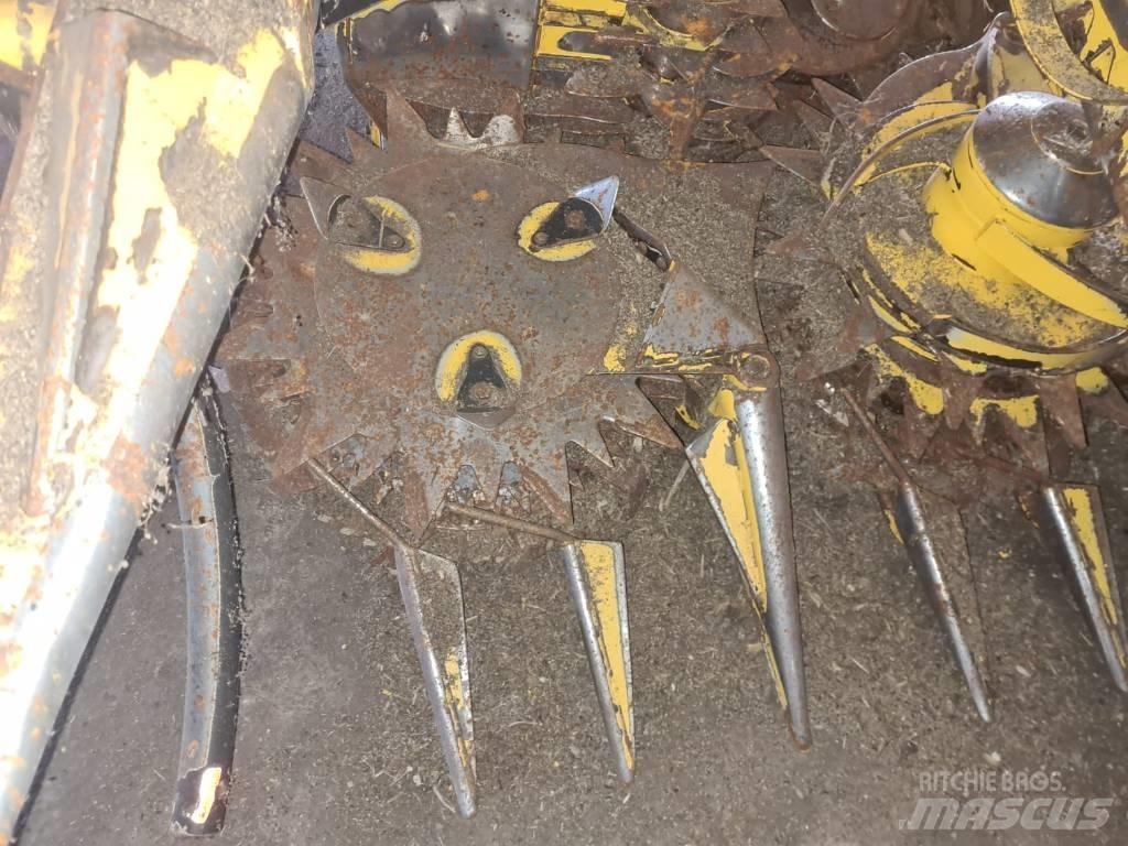 New Holland FR 850 自走式フォレージハーベスター