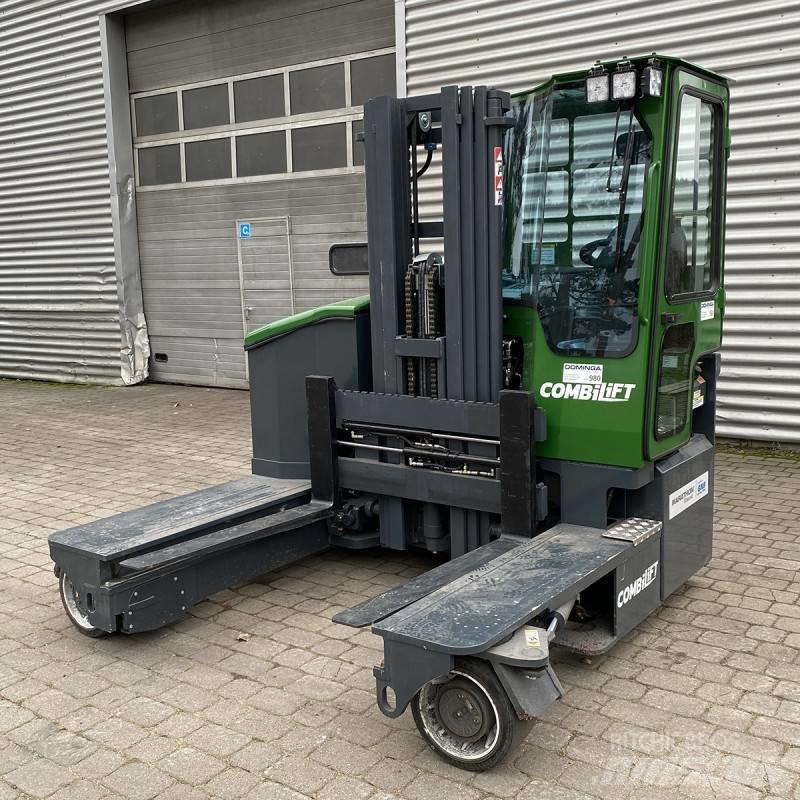 Combilift C 4000 E 全方向リーチ型フォークリフト