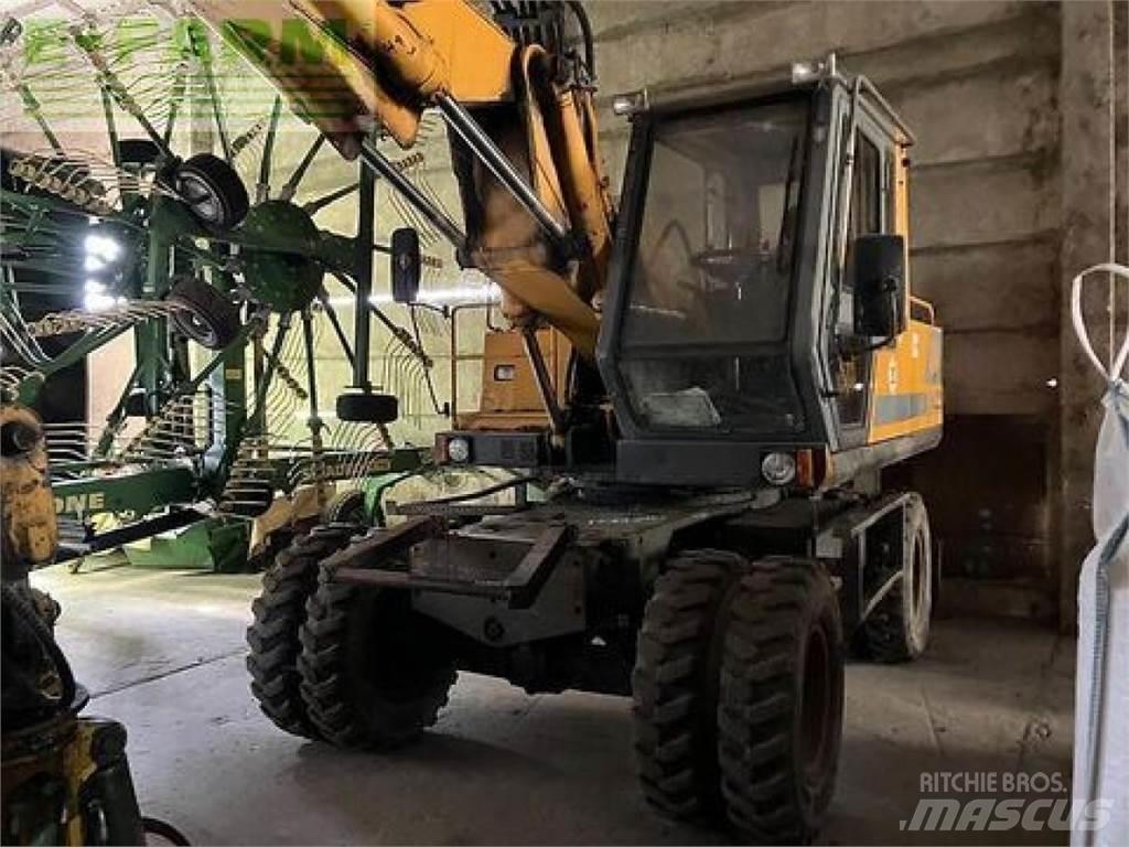 JCB js 130 w ホイール式油圧ショベル（パワーショベル・ユンボ・バックホー）