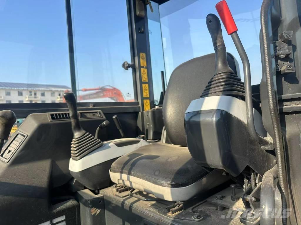 Komatsu PC 40 ミニ油圧ショベル 7t以下（ミニユンボ・ミニディガー）