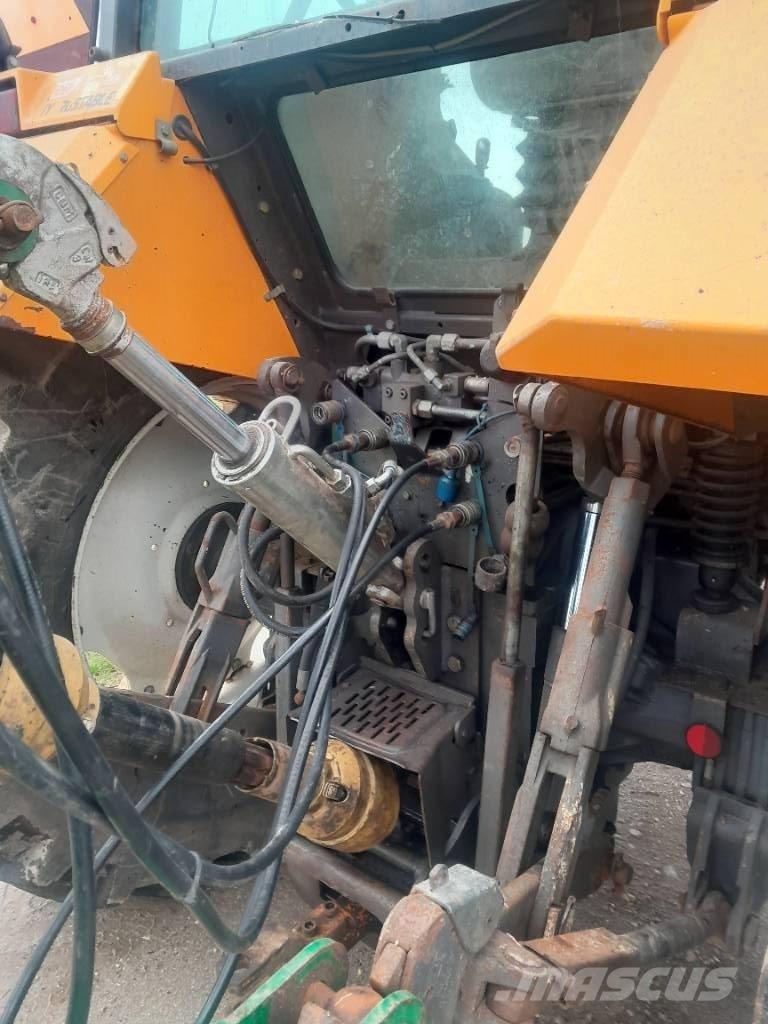 Renault 155-54 TX トラクター