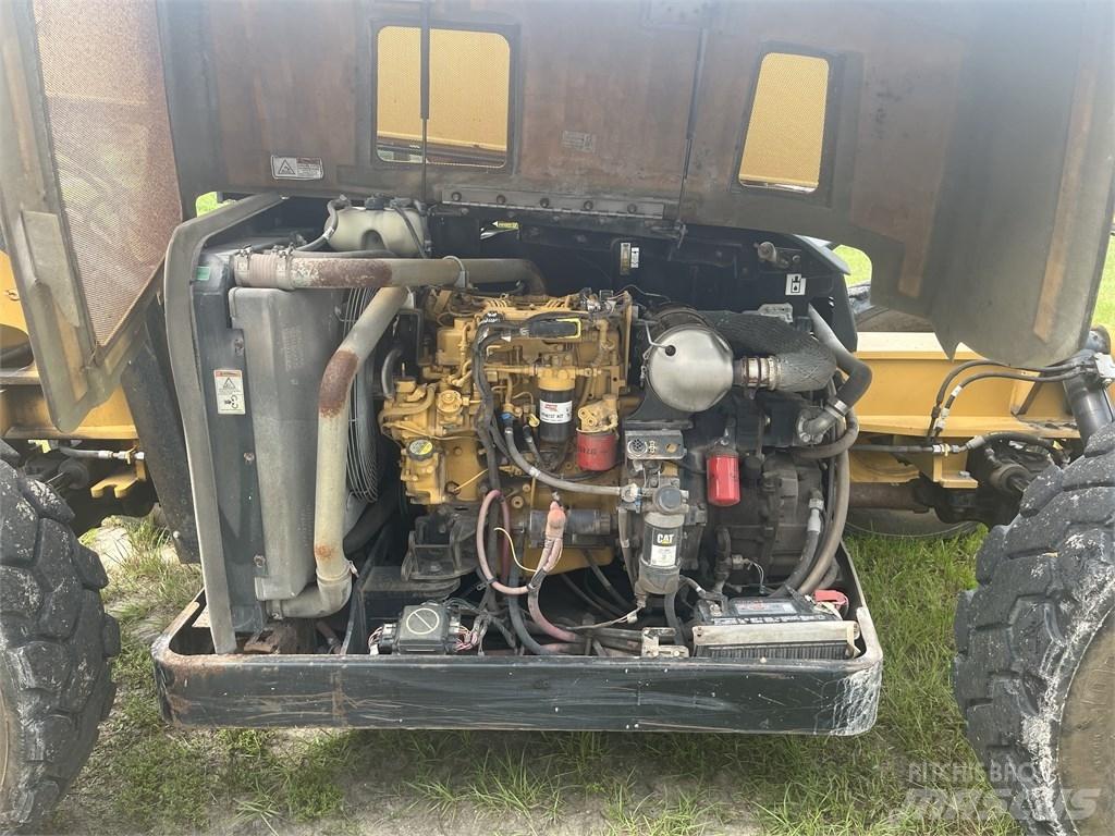 CAT TL 642 C テレスコーピックハンドラー