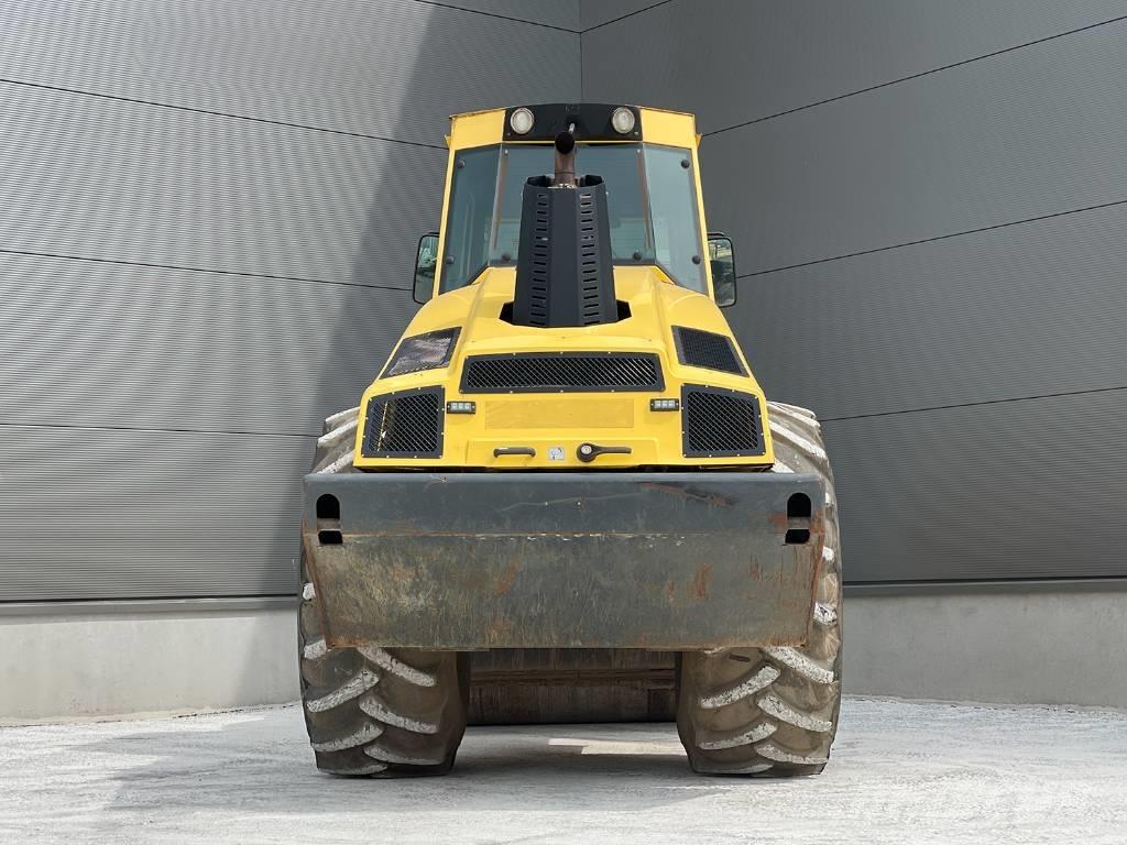 Bomag BW 216 DH-4i 振動ローラ