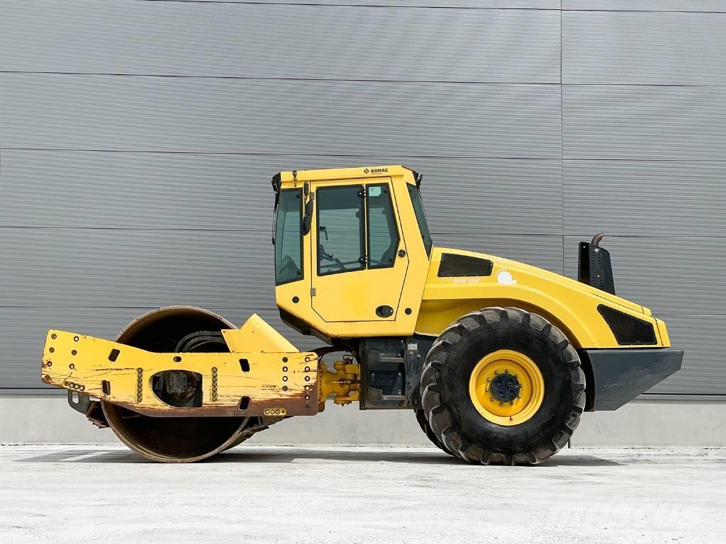 Bomag BW 216 DH-4i 振動ローラ