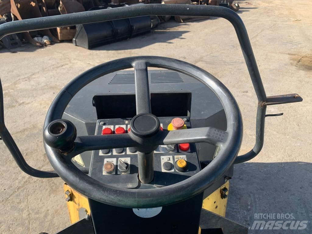 Bomag BW 120 AD-3 タンデムローラ