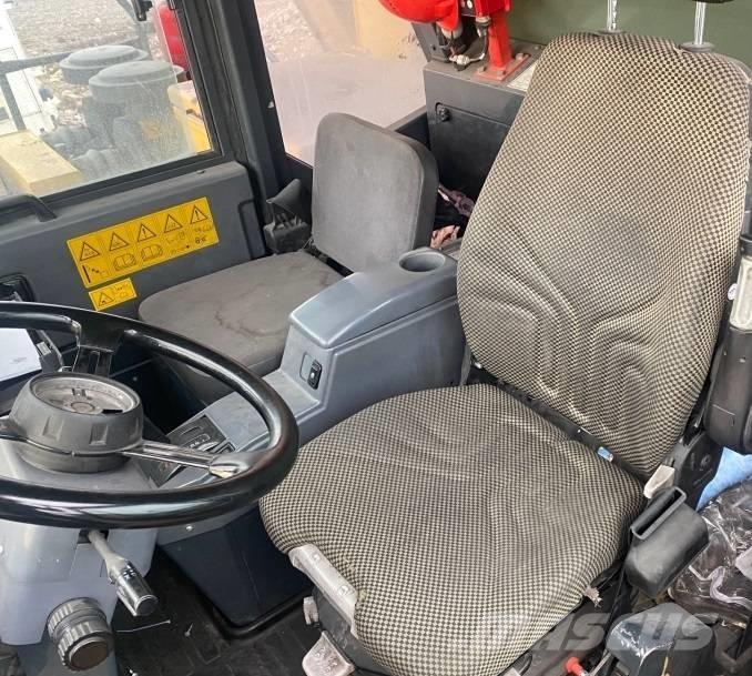 Komatsu HD405-7 リジットフレーム式ダンプトラック