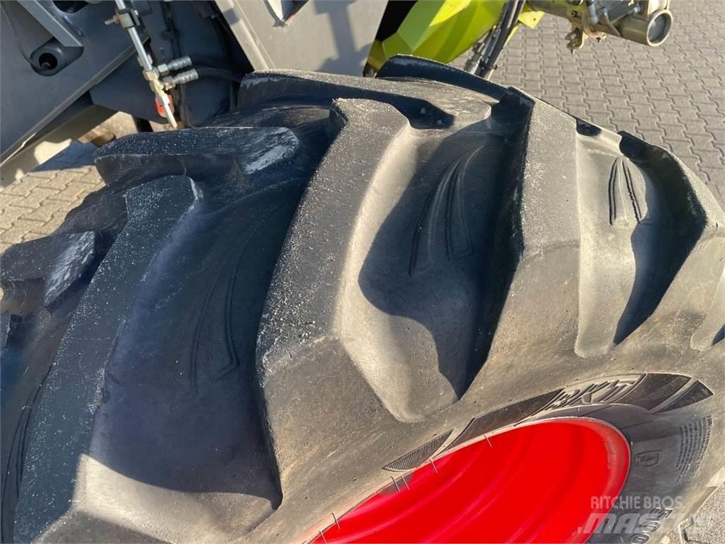 CLAAS Lexion 440 コンバイン