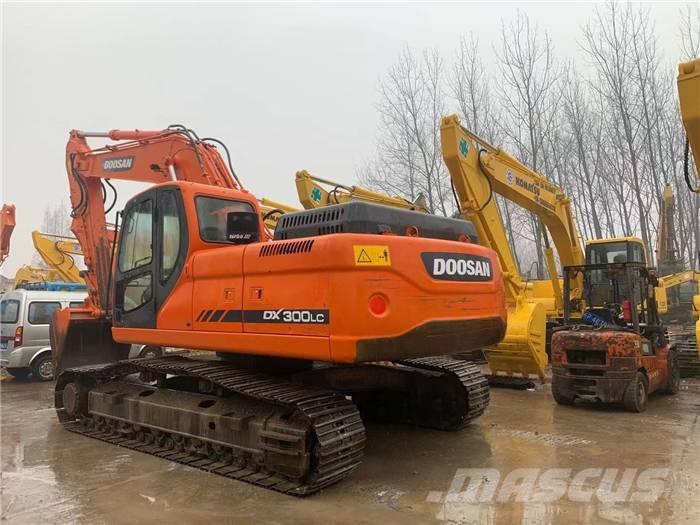 Doosan dx300 大型油圧ショベル12t以上（パワーショベル・ユンボ）