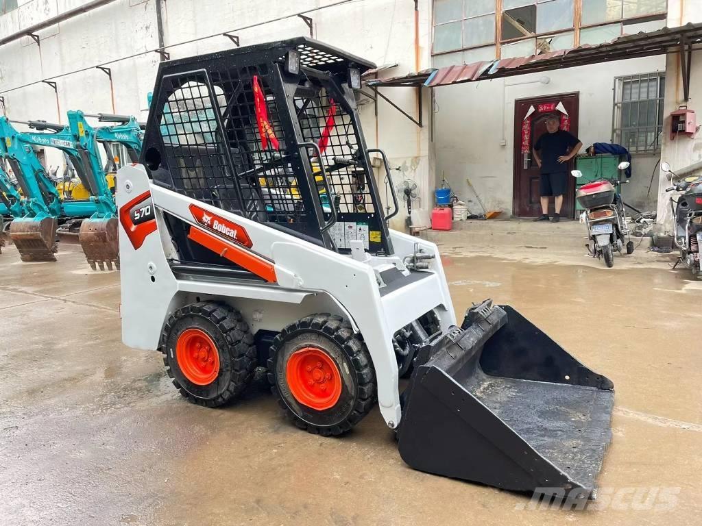 Bobcat S70 スキッドステアローダー