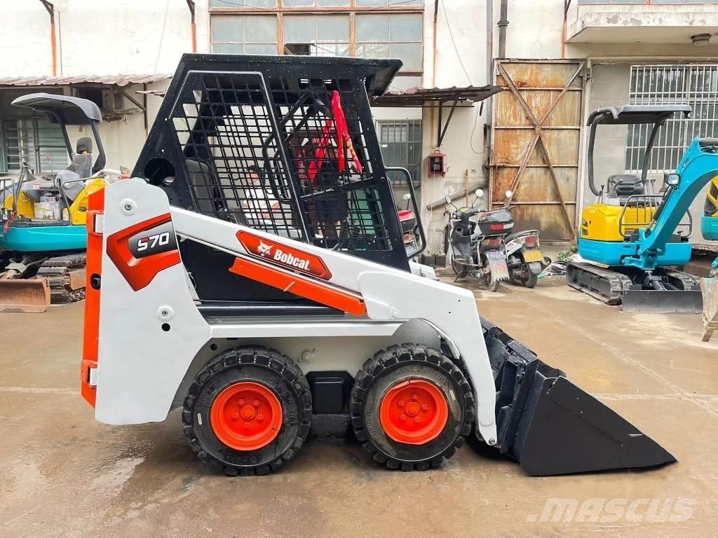Bobcat S70 スキッドステアローダー