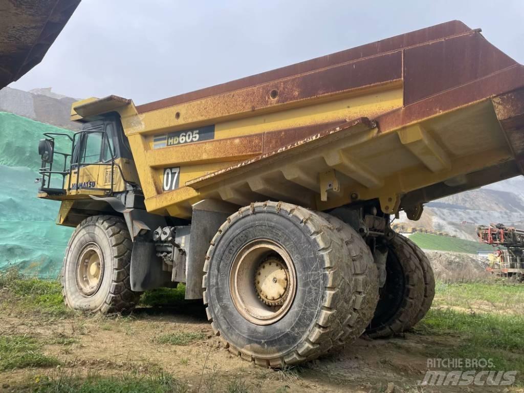 Komatsu HD 605-7 リジットフレーム式ダンプトラック