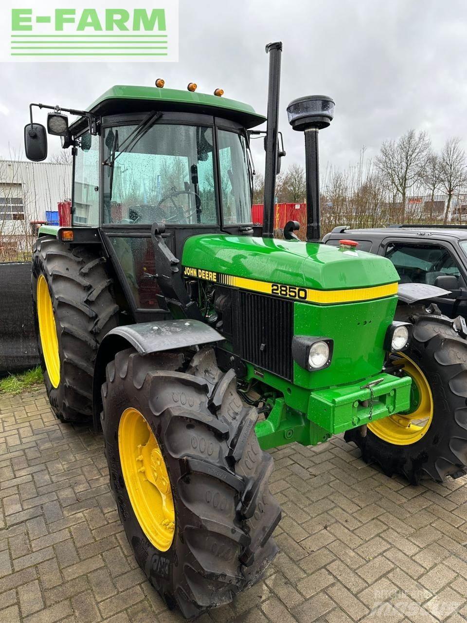 John Deere 2850 トラクター