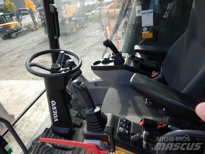 Volvo EW 220 E ホイール式油圧ショベル（パワーショベル・ユンボ・バックホー）