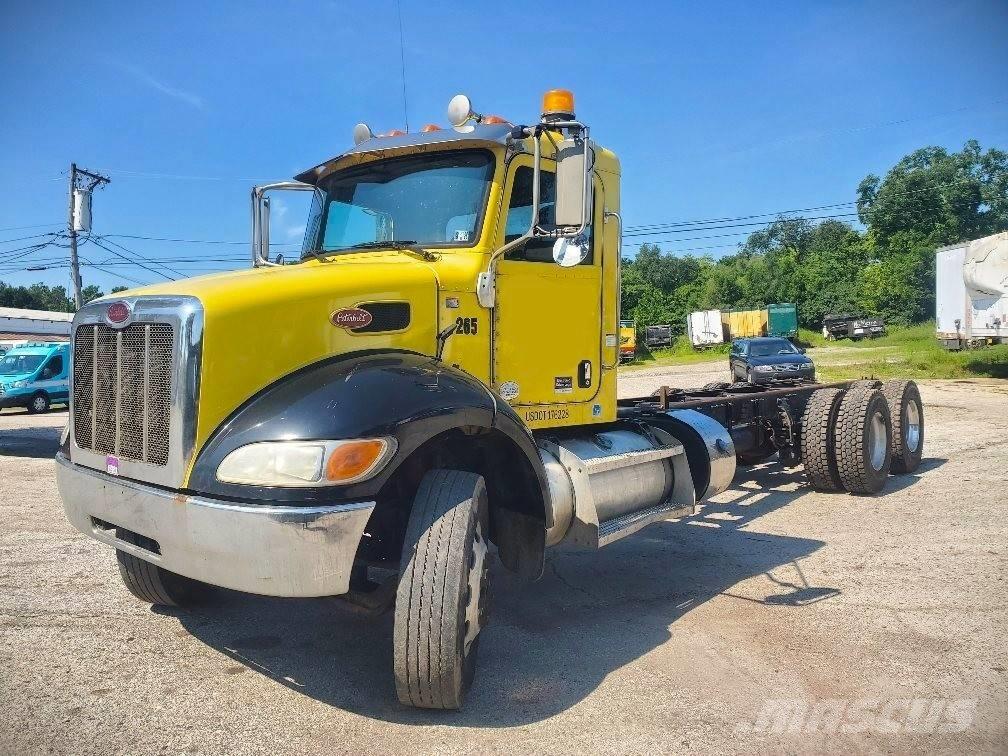 Peterbilt 348 キャブ付きシャーシ