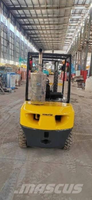 Komatsu FD 30 T-14 ディーゼル・軽油