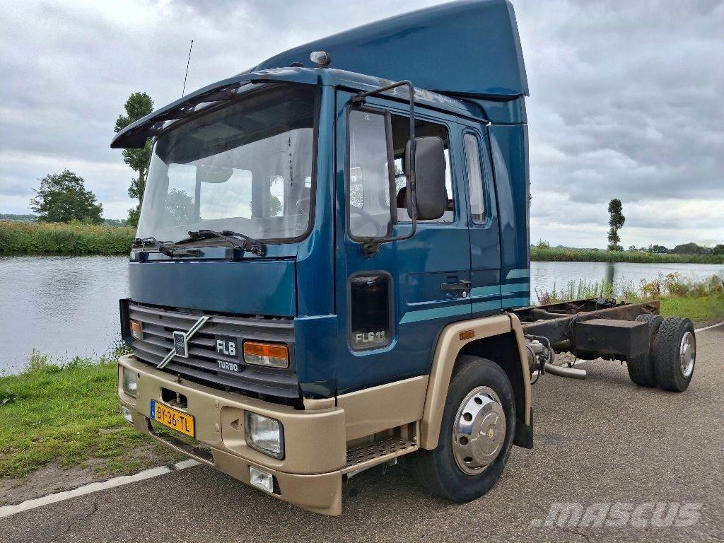 Volvo FL611 キャブ付きシャーシ