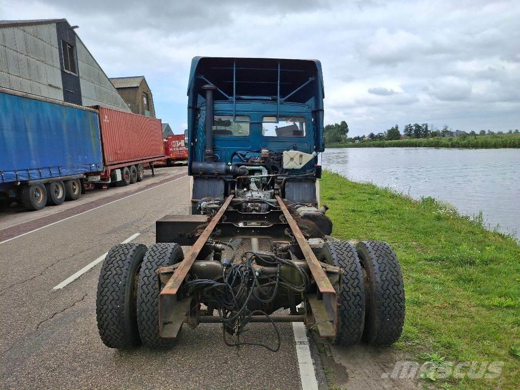 Volvo FL611 キャブ付きシャーシ