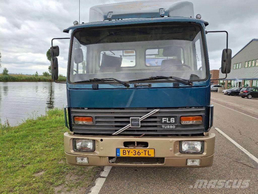 Volvo FL611 キャブ付きシャーシ
