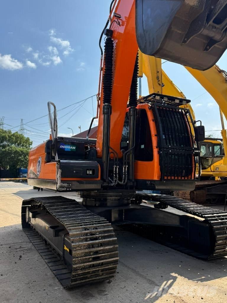 Doosan DX 225 LCA 大型油圧ショベル12t以上（パワーショベル・ユンボ）