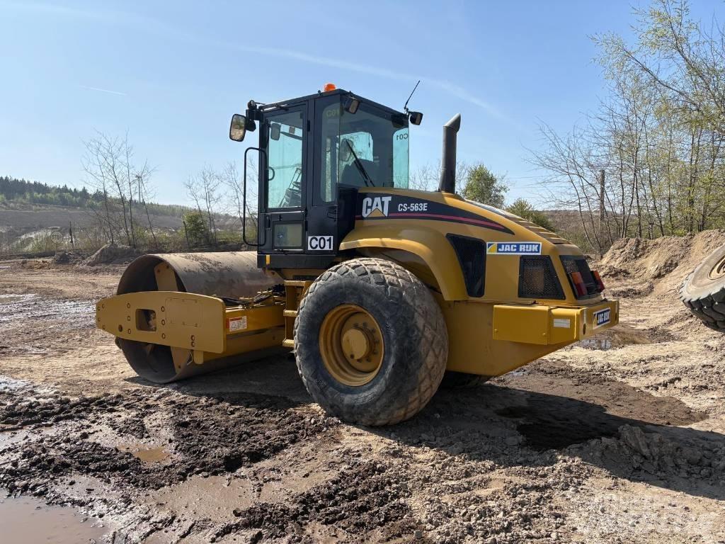 CAT CS 563 E 振動ローラ