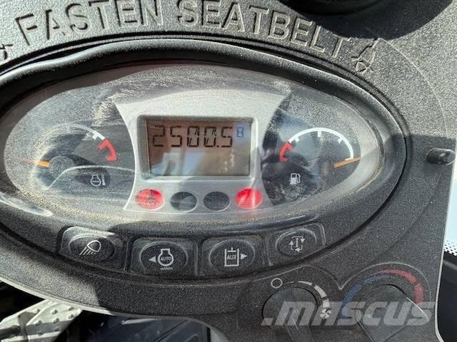 Bobcat E 35 ミニ油圧ショベル 7t以下（ミニユンボ・ミニディガー）