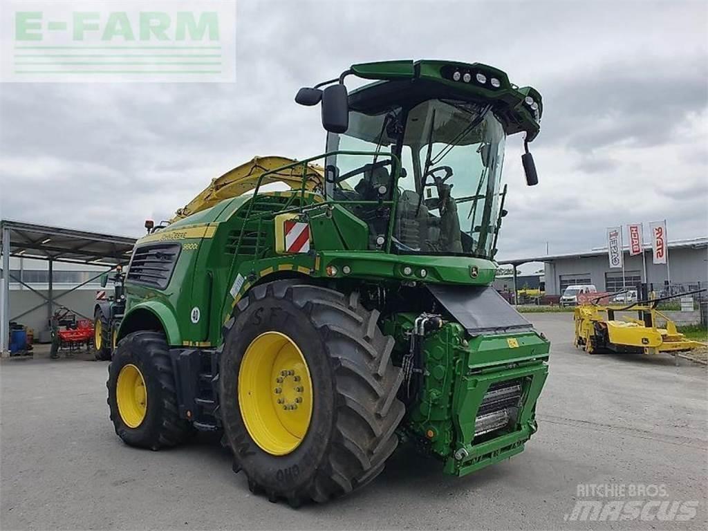 John Deere 9800 自走式フォレージハーベスター