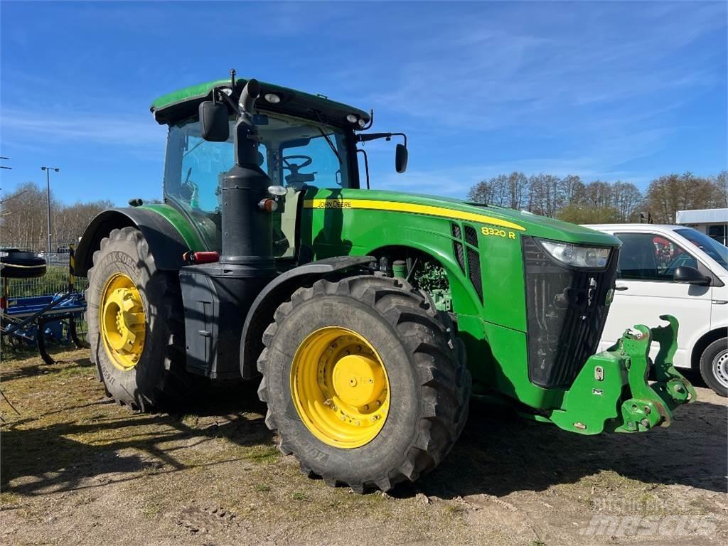 John Deere 8320 R トラクター