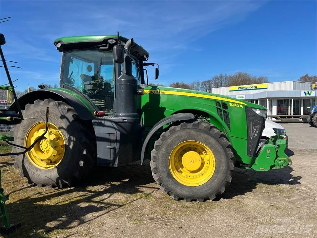 John Deere 8320 R トラクター
