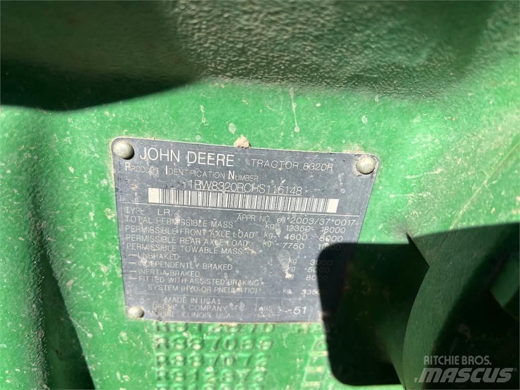 John Deere 8320 R トラクター