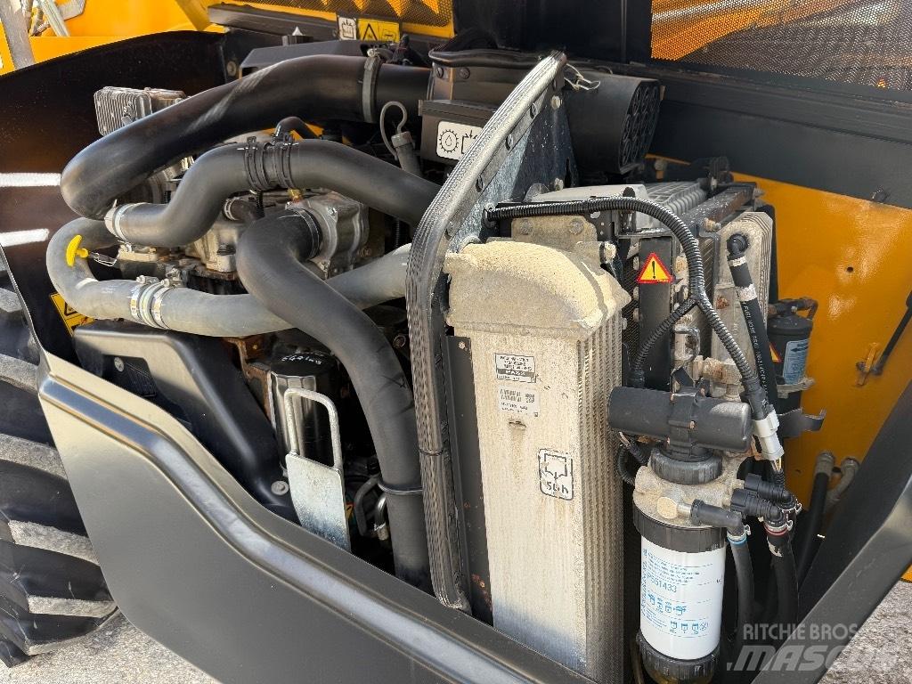JCB 540-140 テレスコーピックハンドラー