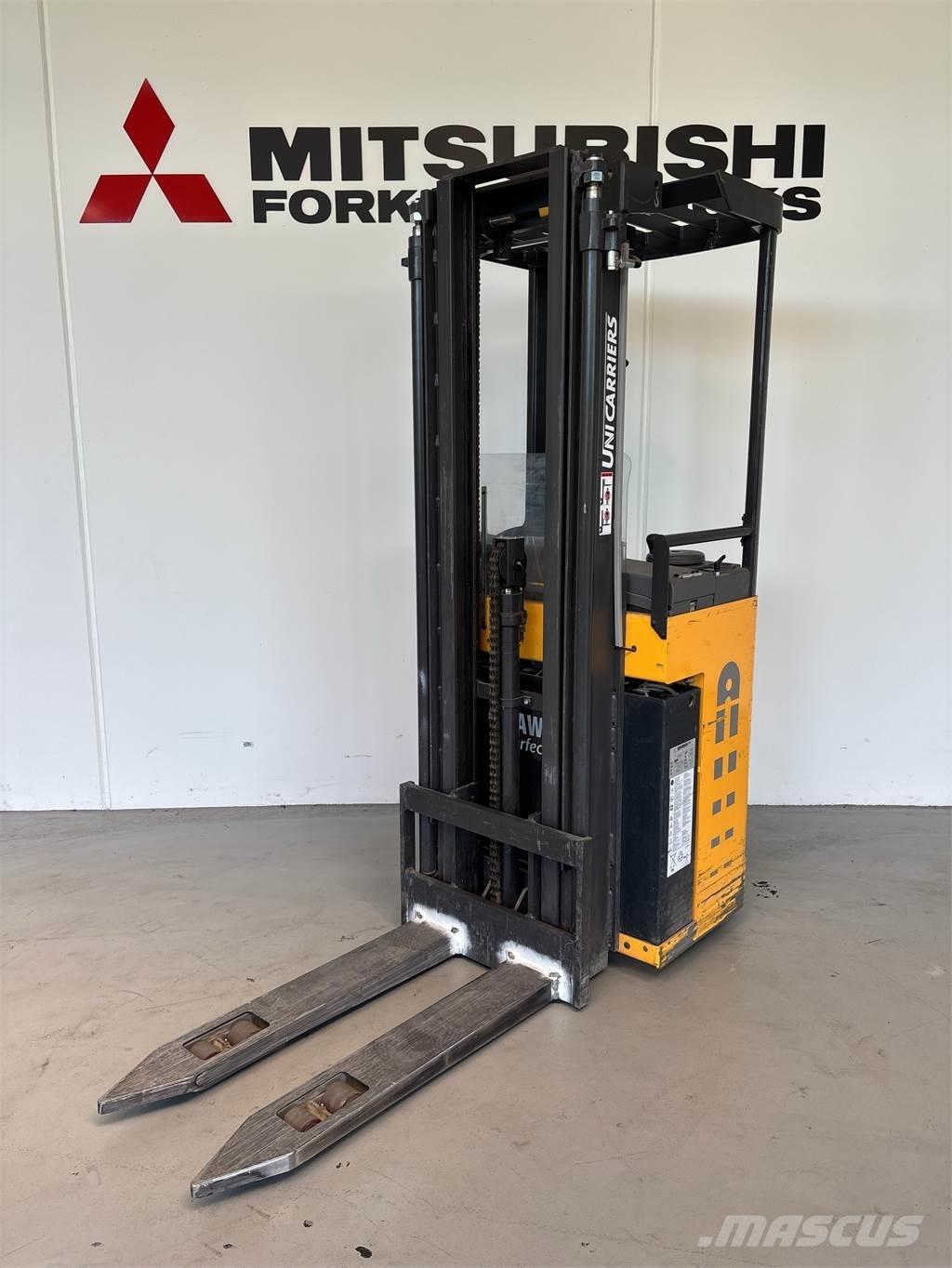 Atlet A160 自走式スタッカー