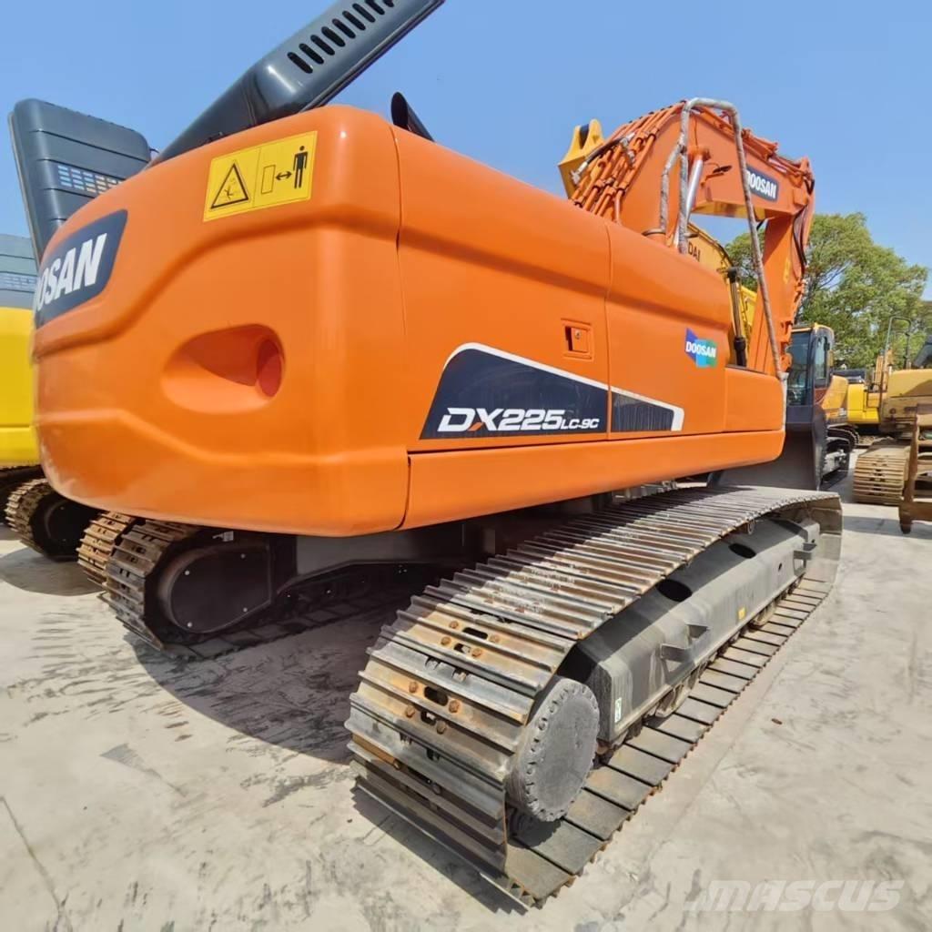 Doosan DX 225 LC 大型油圧ショベル12t以上（パワーショベル・ユンボ）