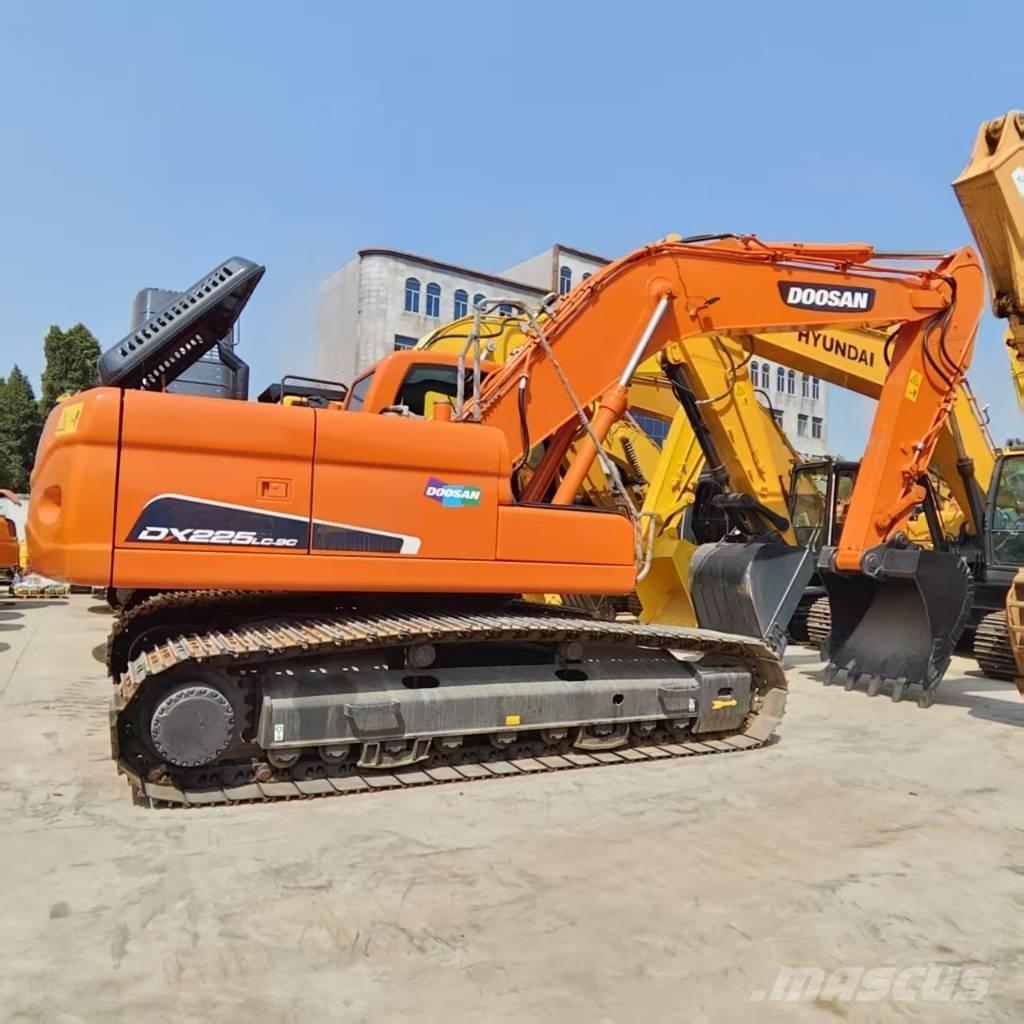 Doosan DX 225 LC 大型油圧ショベル12t以上（パワーショベル・ユンボ）