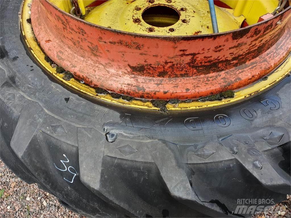 Goodyear 136-38 x2 タイヤ、ホイル、リム