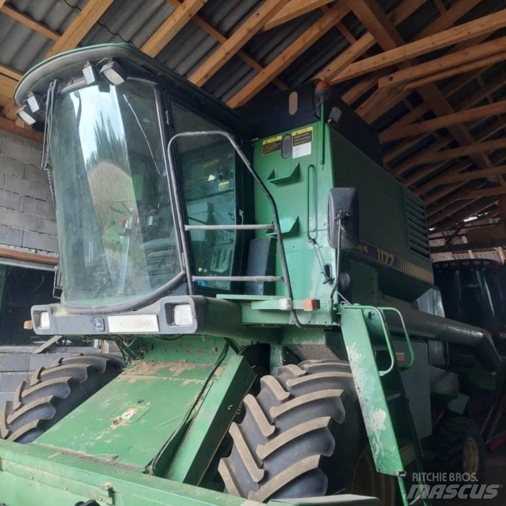 John Deere 1177 コンバイン