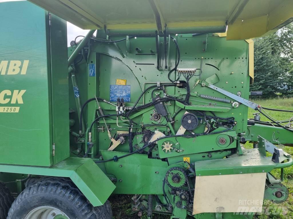 Krone Comprima F125 ラウンドベーラー
