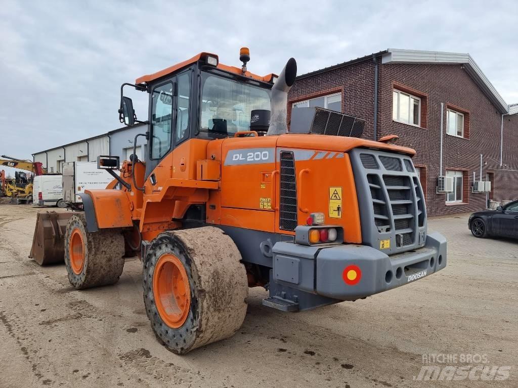 Doosan DL 200-3 ホイールローダー・タイヤショベル