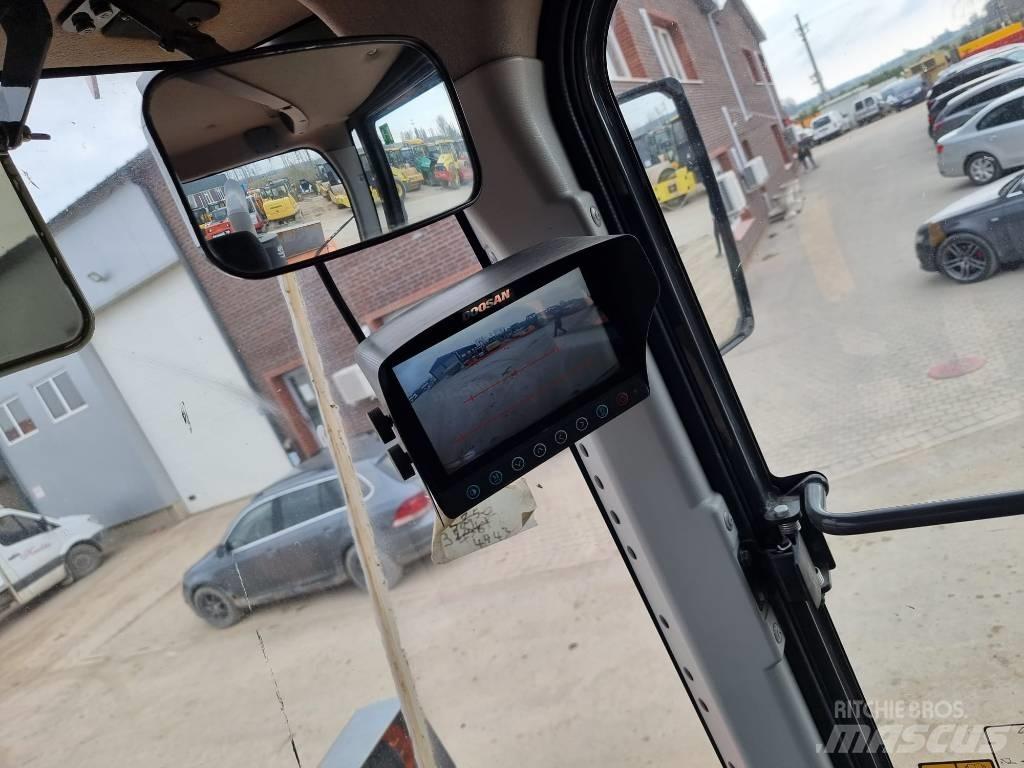 Doosan DL 200-3 ホイールローダー・タイヤショベル